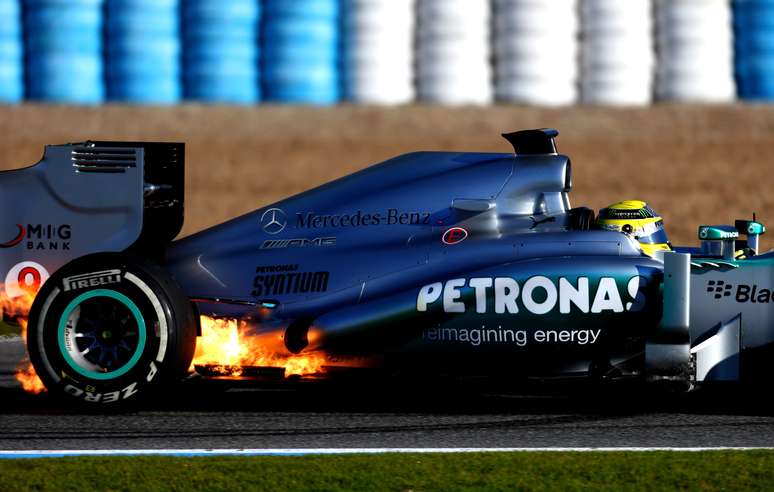 Sessão em Jerez de la Frontera foi marcada por chamas no carro de Rosberg