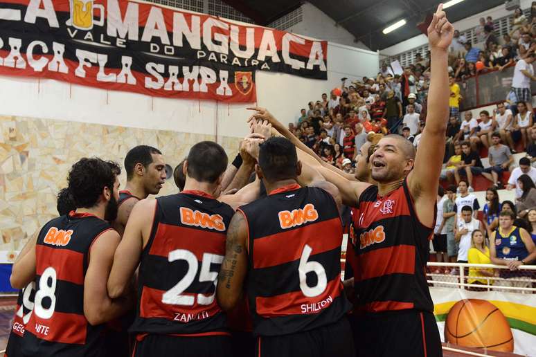 Flamengo superou apagão e derrota no intervalo para se manter invicto