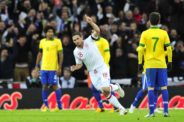 <p>Na volta de Felipão, Brasil perdeu para a Inglaterra com gols de Rooney e Lampard (foto)</p>