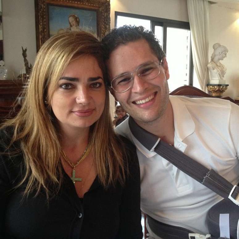 <p>"Almo&ccedil;o na casa da madrinha Nani Ven&acirc;ncio!! Topppp", escreveu o Pedro no Twitter</p>