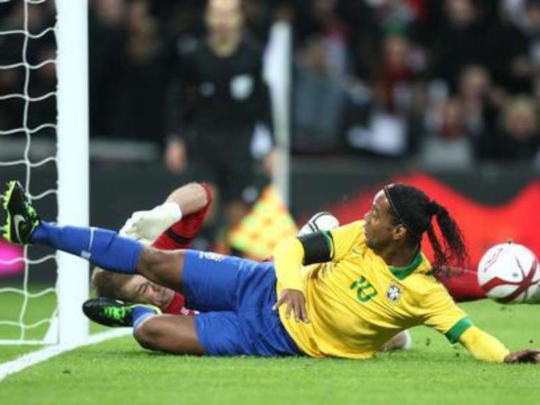 <p>Ronaldinho pouco ajudou na macação na derrota brasileira para a Inglaterra </p>