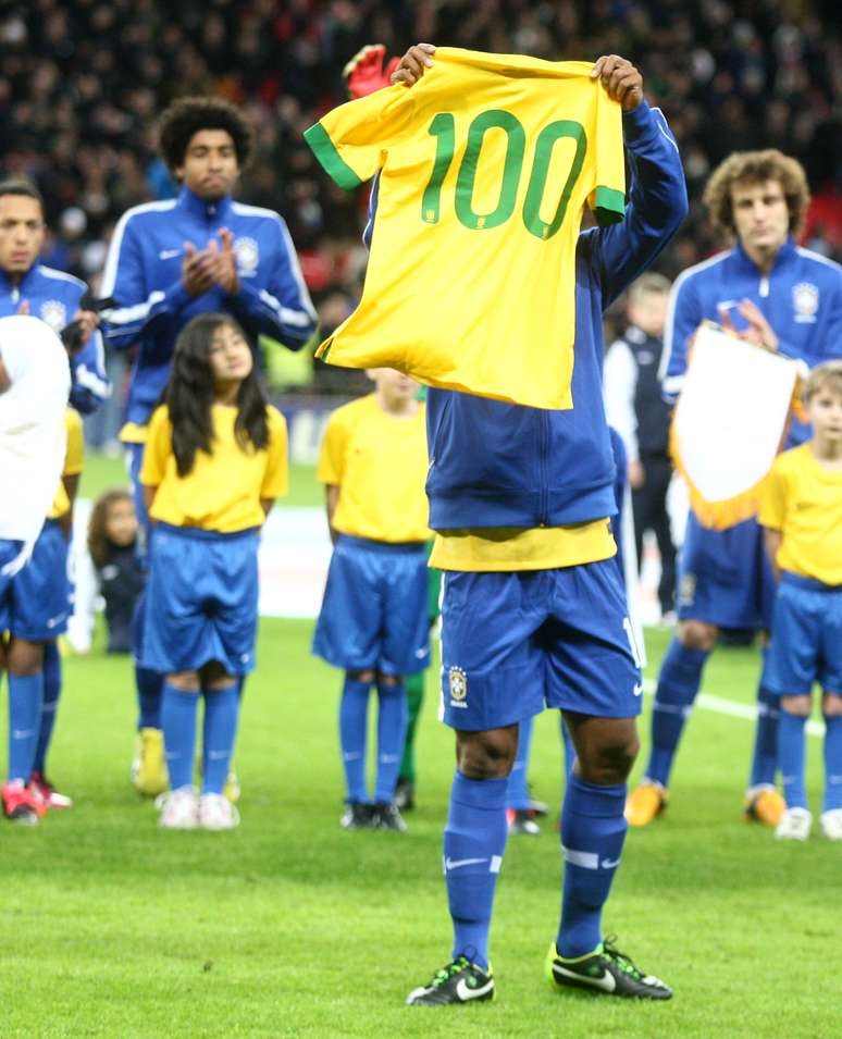 <p>Ronaldinho foi bastante aplaudido e ficou emocionado</p>