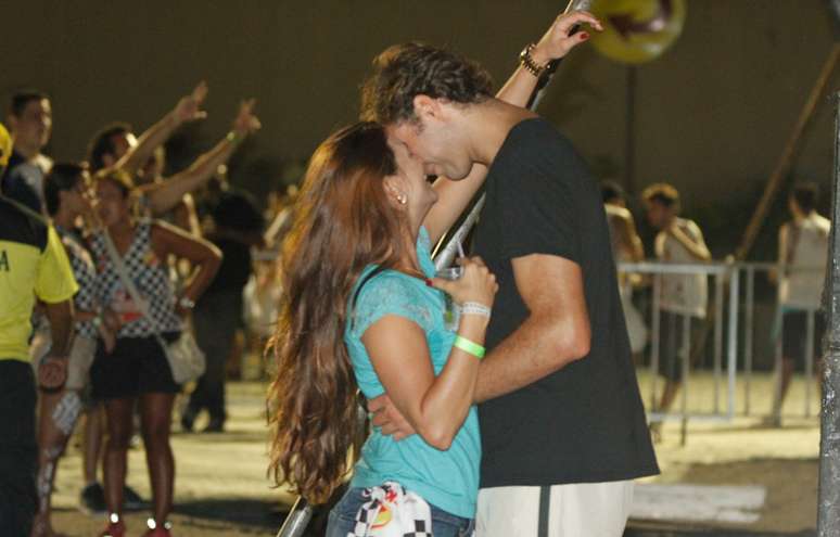 <p>Ex-dançarina do programa 'Caldeirão do Huck', Luana Ferreira foi vista aos beijos nesta quarta-feira (8), em Salvador</p>