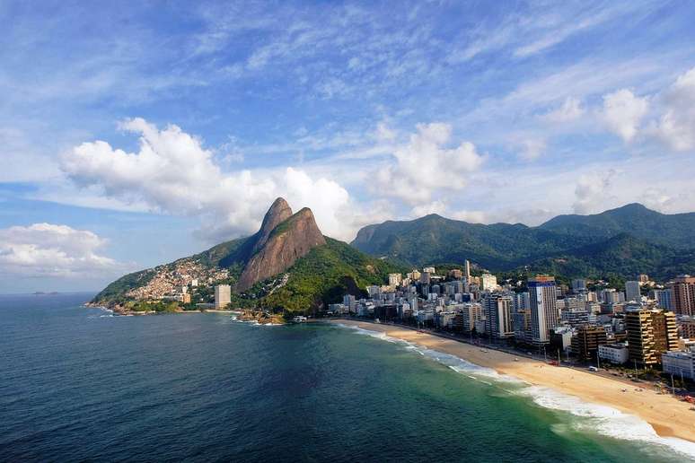 <p>Ipanema e Copacabana atraem turistas do mundo inteiro para o Rio de Janeiro</p>