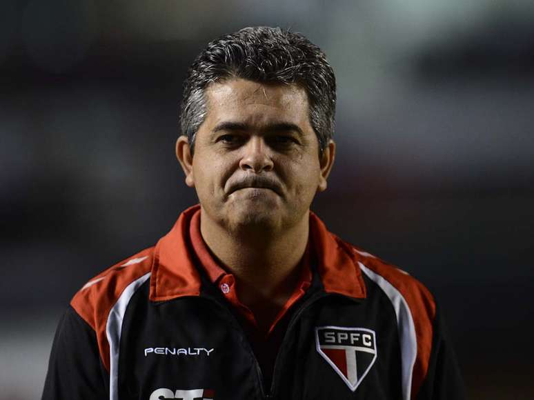 <p>Ney Franco está preocupado com pressão de Cuca sobre arbitragem no confronto da Libertadores</p>