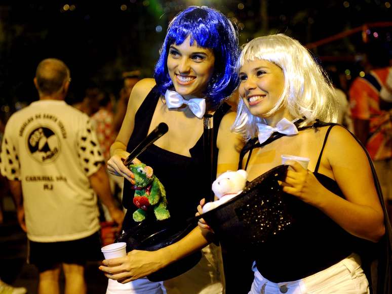 <p>Um dos blocos mais antigos do Carnaval carioca, o Badalo de Santa Teresa fez sua segunda apresentação antes da folia começar no Largo das Neves, no tradicional bairro do centro carioca</p>