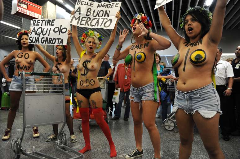 <p>Ativistas do Femen fazem protesto no aeroporto internacional Tom Jobim, no Rio de Janeiro</p>