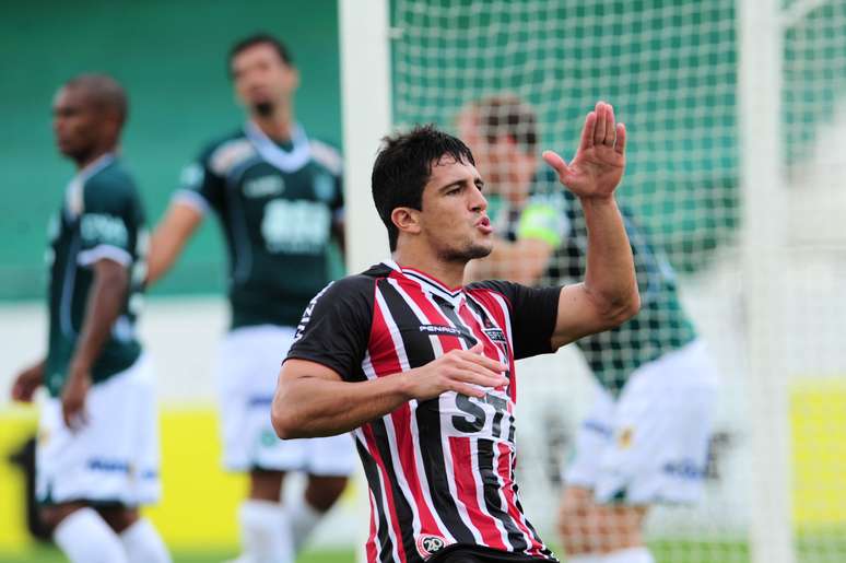 <p>Alo&iacute;sio marcou primeiro gol pelo S&atilde;o Paulo recentemente, mas foi punido por erros no treinamento</p>