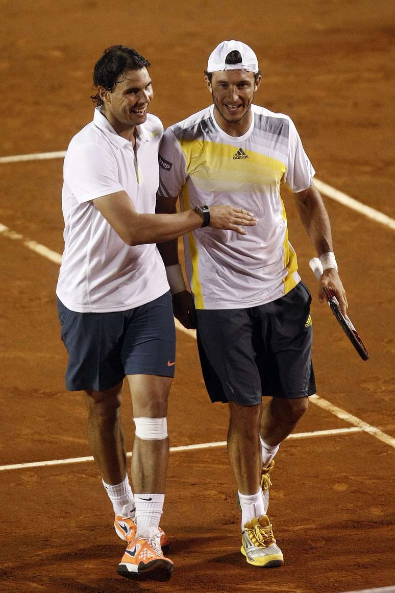 Nadal, que se recupera de lesão no joelho esquerdo, e Mónaco venceram por 2 sets a 0