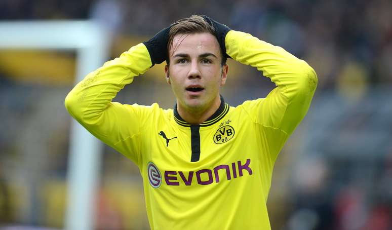 Mario Götze, do Borussia Dortmund, se desespera em derrota para o Hamburgo