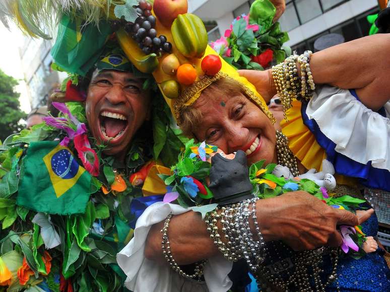 Em seu tradicional desfile de sábado de Carnaval, pela avenida Vieira Souto, interditando os dois sentidos da praia de Ipanema, a Banda de Ipanema comprovou mais uma vez a tese de que a folia é para todos os gostos, idades e sexos