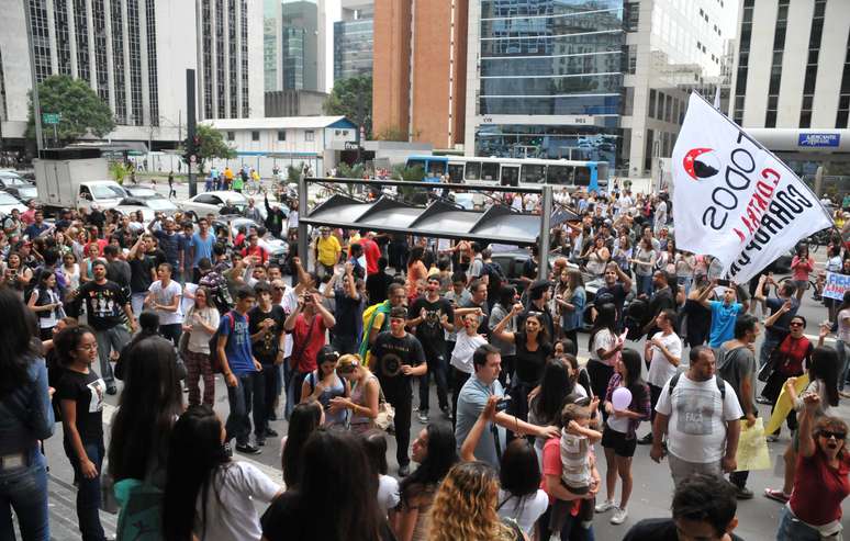 Avenida Paulista foi bloqueada das 14h às 17h30 deste sábado, segundo informou a Polícia Militar