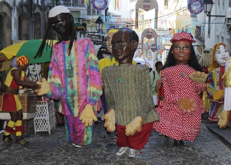 <p>Passeio pelos antigos quarteirões do Centro Histórico é antídoto contra a tão discutida falta de diversidade do Carnaval</p>