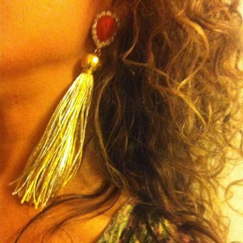 <p>A cantora aproveitou para postar algumas fotos dos acess&oacute;rios que escolheu para curtir a folia&nbsp;</p>