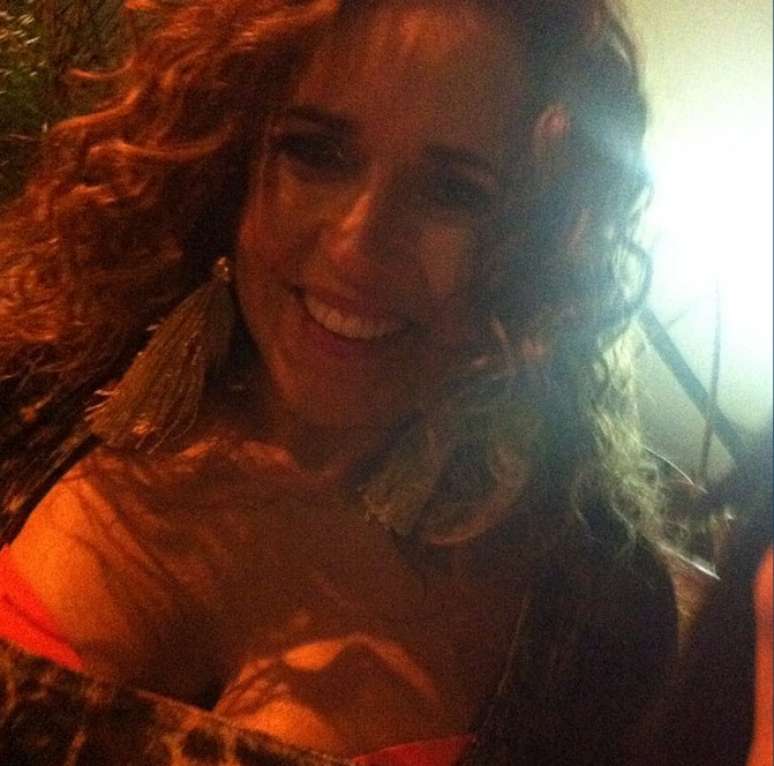 <p><span style="color: rgb(68, 68, 68); font-family: proxima-nova, 'Helvetica Neue', Arial, Helvetica, sans-serif; font-size: 13.63636302947998px; line-height: 15.994318008422852px; background-color: rgb(252, 252, 252);">"Hoje &eacute; dia de sexo beb&ecirc;s! Chegando no trio!", escreveu a cantora em seu perfil no Instagram</span></p>