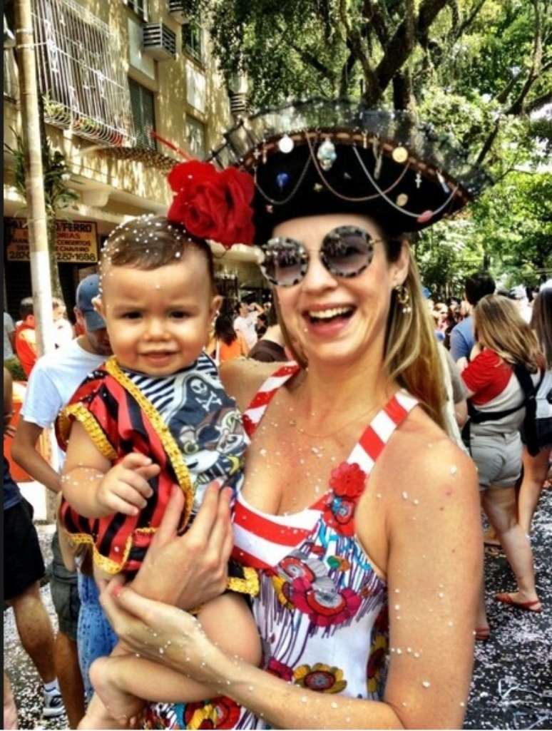 <p>Luana levou o filho Dom para curtir seu primeiro Carnaval nas ruas do Rio de Janeiro</p>