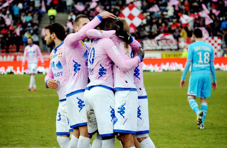 Olympique de Marseille empatou por 1 a 1 com o Évian, neste domingo, no estádio Parc des Sports, em partida válida pela 24ª rodada do Campeonato Francês