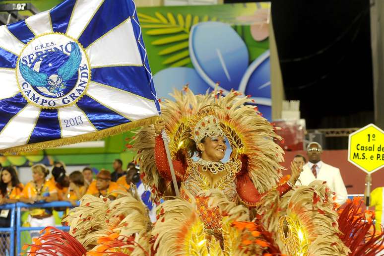 <p><span style="color: rgb(0, 0, 0); font-family: Calibri, sans-serif; line-height: normal;">A Sereno de Campo Grande foi a sexta escola a passar na avenida no segundo dia de desfiles da Série A do Carnaval carioca</span></p>