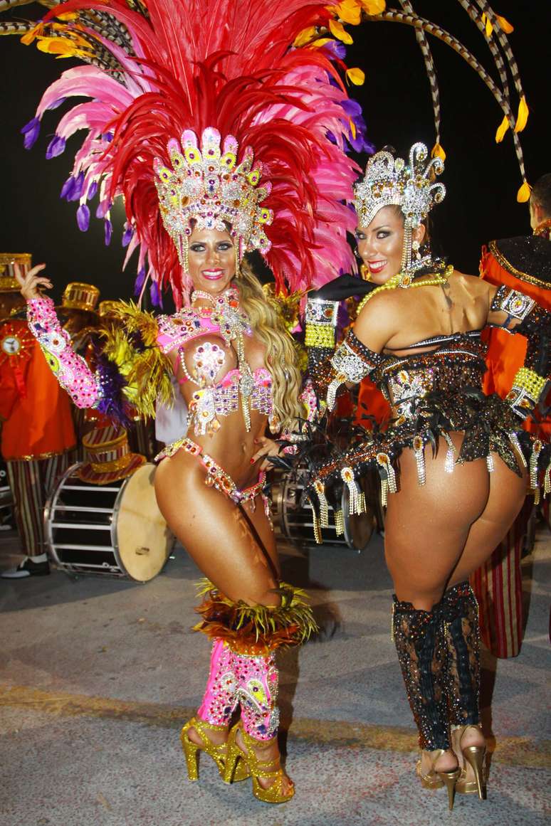 <p>Irmãs Minerato, defendem a Gaviões da Fiel no Carnaval 2013 </p>