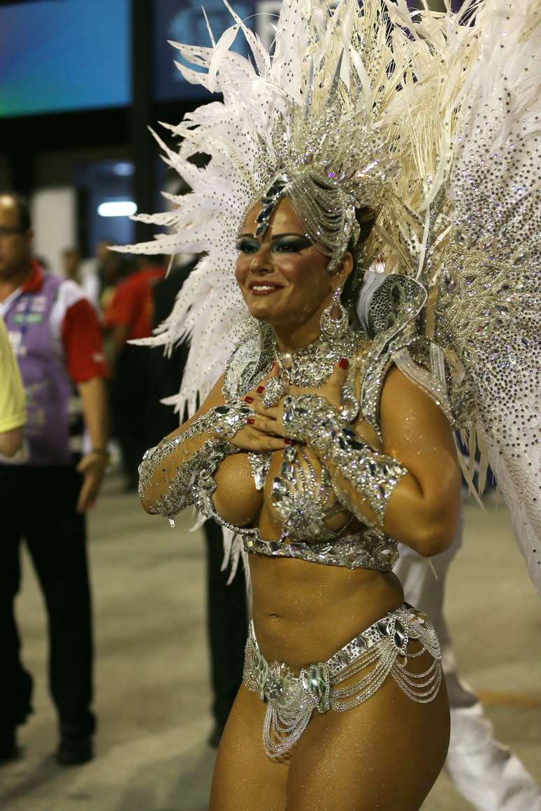 Viviane Araújo, rainha de bateria do Salgueiro, no segundo desfile da noite na Sapucaí