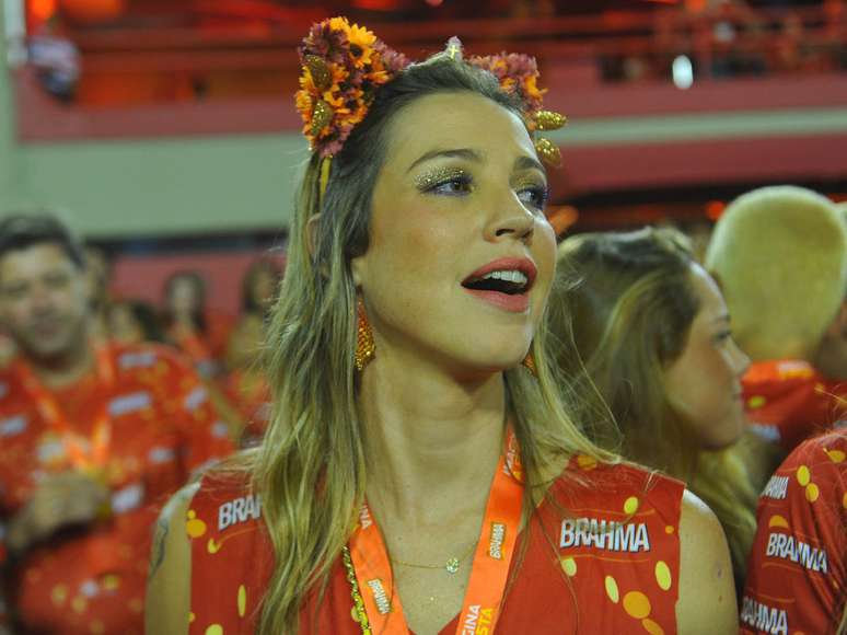 <p>A atriz Luana Piovani foi à Sapucaí para assistir aos desfiles</p>