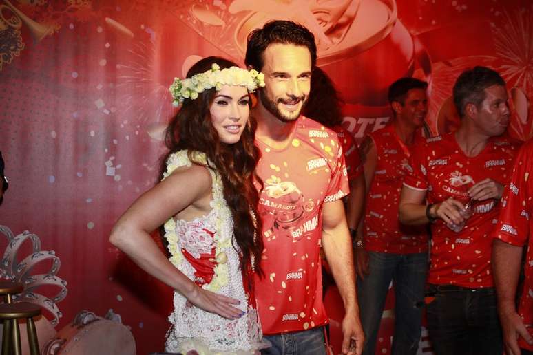 <p>Rodrigo Santoro exiplicou à atriz americana Megan Fox como é o Carnaval brasileiro</p>