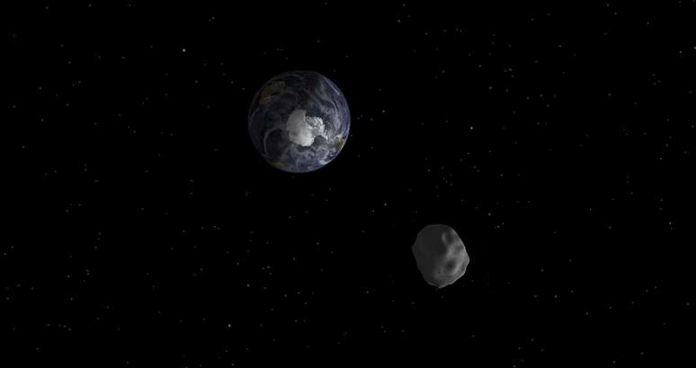<p>Nasa divulgou imagem de simulação da passagem do asteroide 2012 DA14. Agência vai monitorar o asteroide</p>