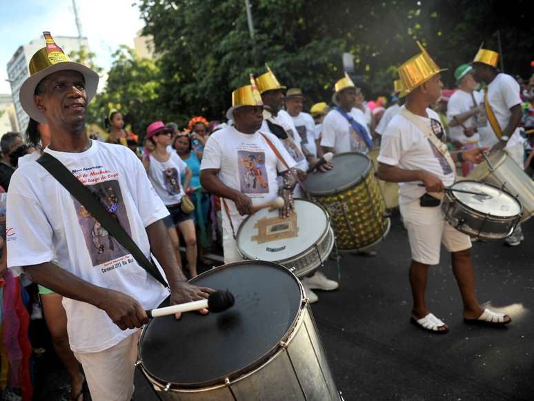 O bloco Largo do Machado, Mas Não Largo do Copo reuniu centenas de foliões nesta terça-feira de Carnaval no Largo do Machado, na região central do Rio de Janeiro