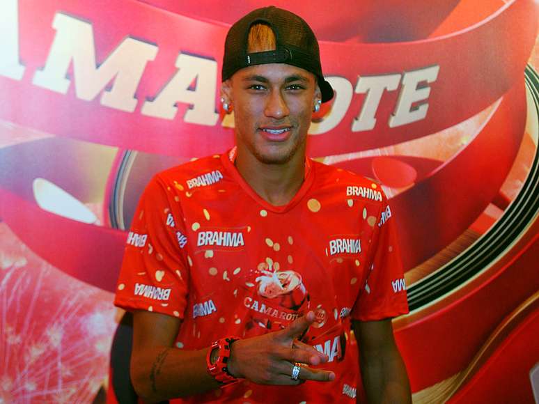 <p>O craque Neymar curtiu o Carnaval do Rio em camarote</p>