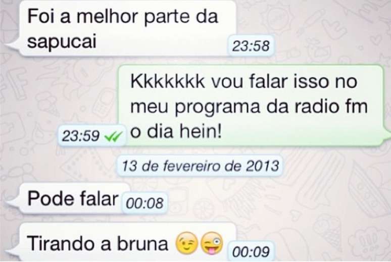 <p>David Brazil mostra conversa com o amigo Neymar pelo celular; nas mensagens ele fala que a namorada foi a melhor parte da Sapucaí</p>