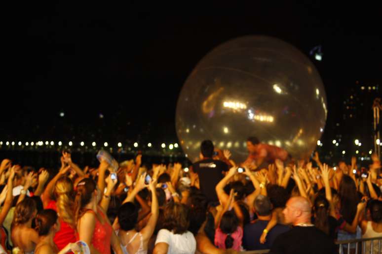 <p>Sorocaba entrou em uma bolha de ar e "flutuou" sobre o público</p>
