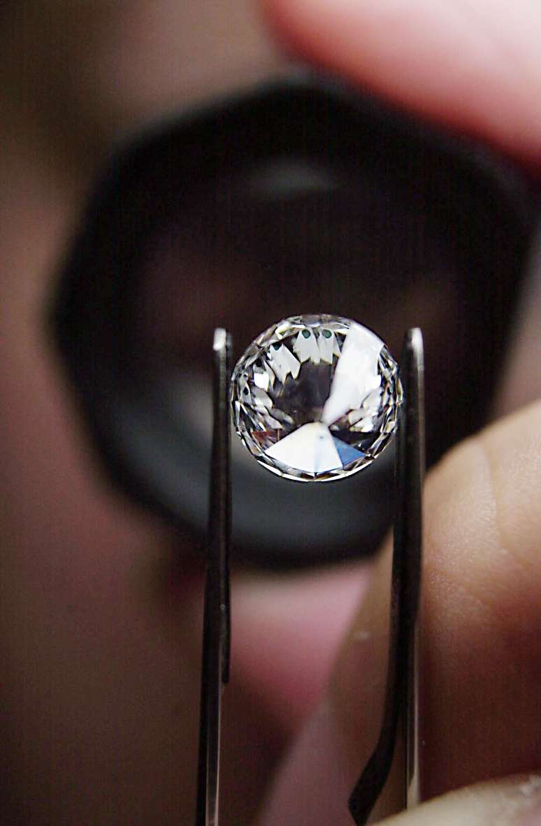 Passam pela cidade belga 84% da produ&ccedil;&atilde;o mundial de diamantes