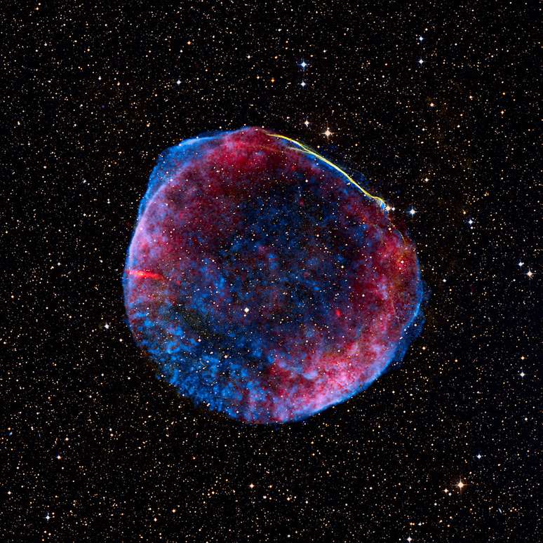 Imagem mostra o resto de supernova SN 1006 observado a diferentes comprimentos de onda