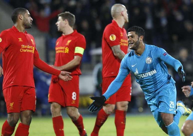 O brasileiro Hulk comemora após marcar gol pelo Zenit contra o Liverpool pela Liga Europa nesta quinta-feira.