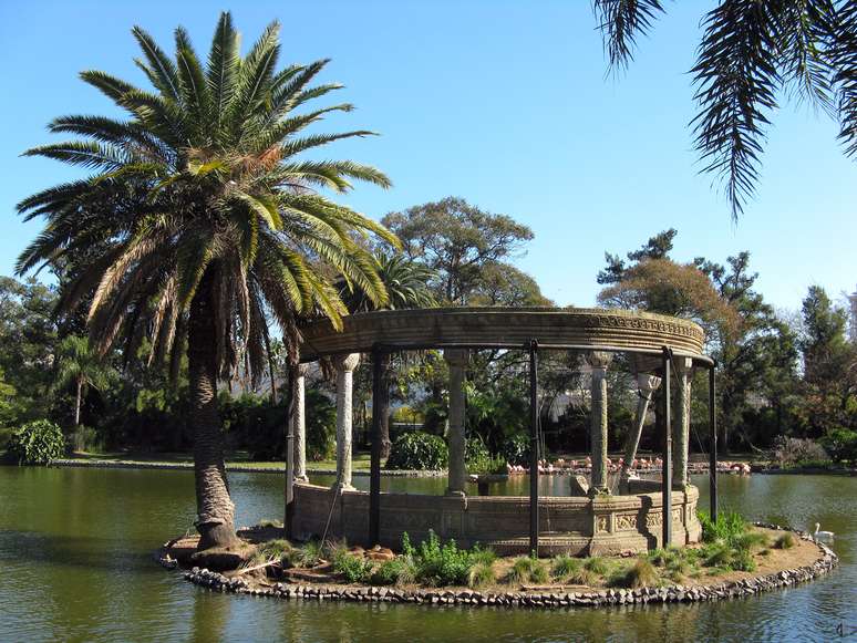 Palermo é um daqueles bairros obrigatórios para se visitar em Buenos Aires. Cercado de muita área verde, cultura e entretenimento, divide-se em duas áreas: Palermo Chico e Palermo Viejo. Na foto, o Zoológico de Buenos Aires, fundado em 30 de outubro de 1888, um dos pontos turísticos prediletos dos turistas na capital argentina