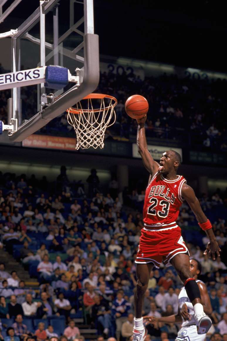 <p>Michael Jordan conquistou seis t&iacute;tulos da NBA atuando pelo Chicago Bulls</p>