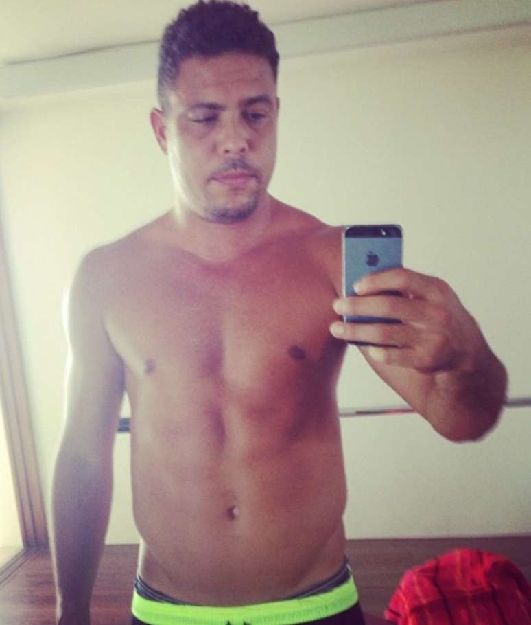 <p>Ap&oacute;s o fim do quadro 'Medida Certa', no Fant&aacute;stico, Ronaldo deu continuidade aos exerc&iacute;cios, e exibiu a boa forma f&iacute;sica nas redes sociais</p>