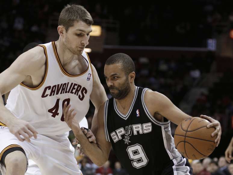 Tony Parker foi o melhor jogador dos Spurs na partida