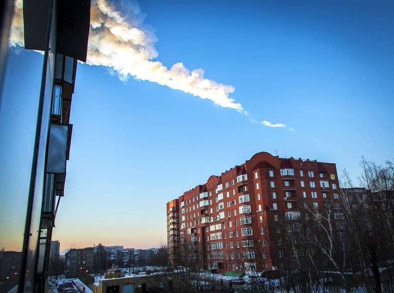 Meteorito caiu na Rússia deixando centenas de feridos