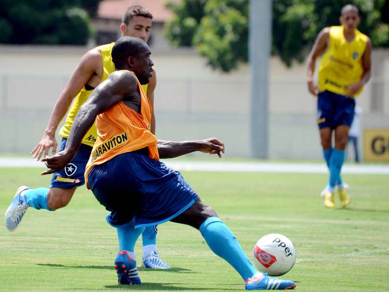 O Botafogoconta com a volta do holandês Seedorf, que no dia anterior tinha treinado apenas na academia