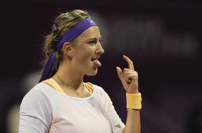 Azarenka brinca durante vitória sobre a italiana Sara Errani