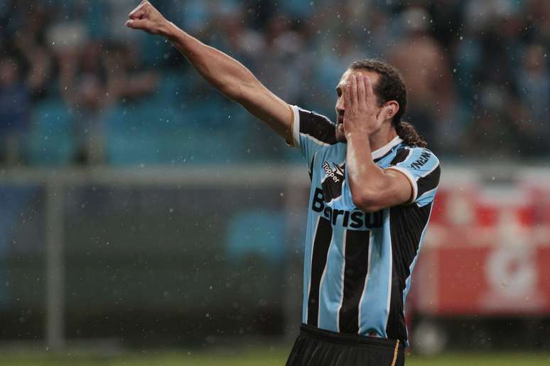 Barcos comemora após fazer seu primeiro gol pelo Grêmio