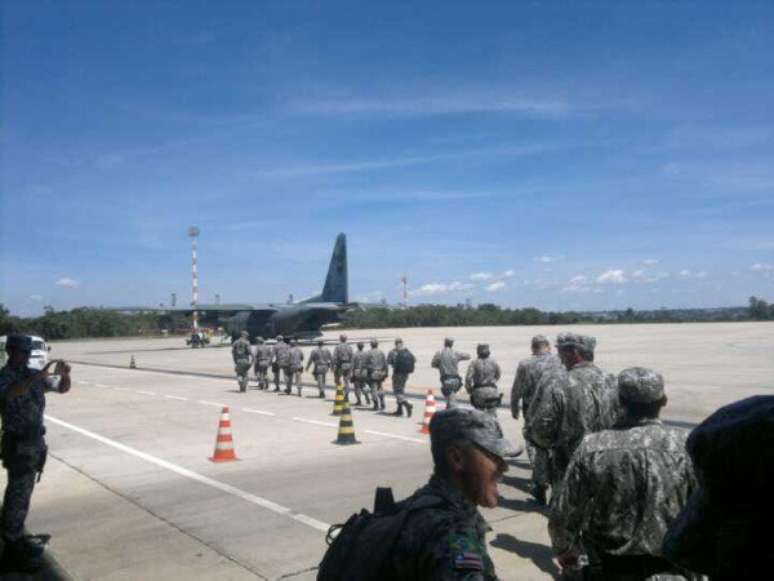 <p>Homens da Força Nacional desembarcaram na sexta-feira em Santa Catarina</p>