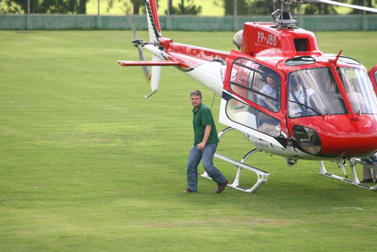 Presidente Paulo Nobre chegou ao treino do Palmeiras de helicóptero
