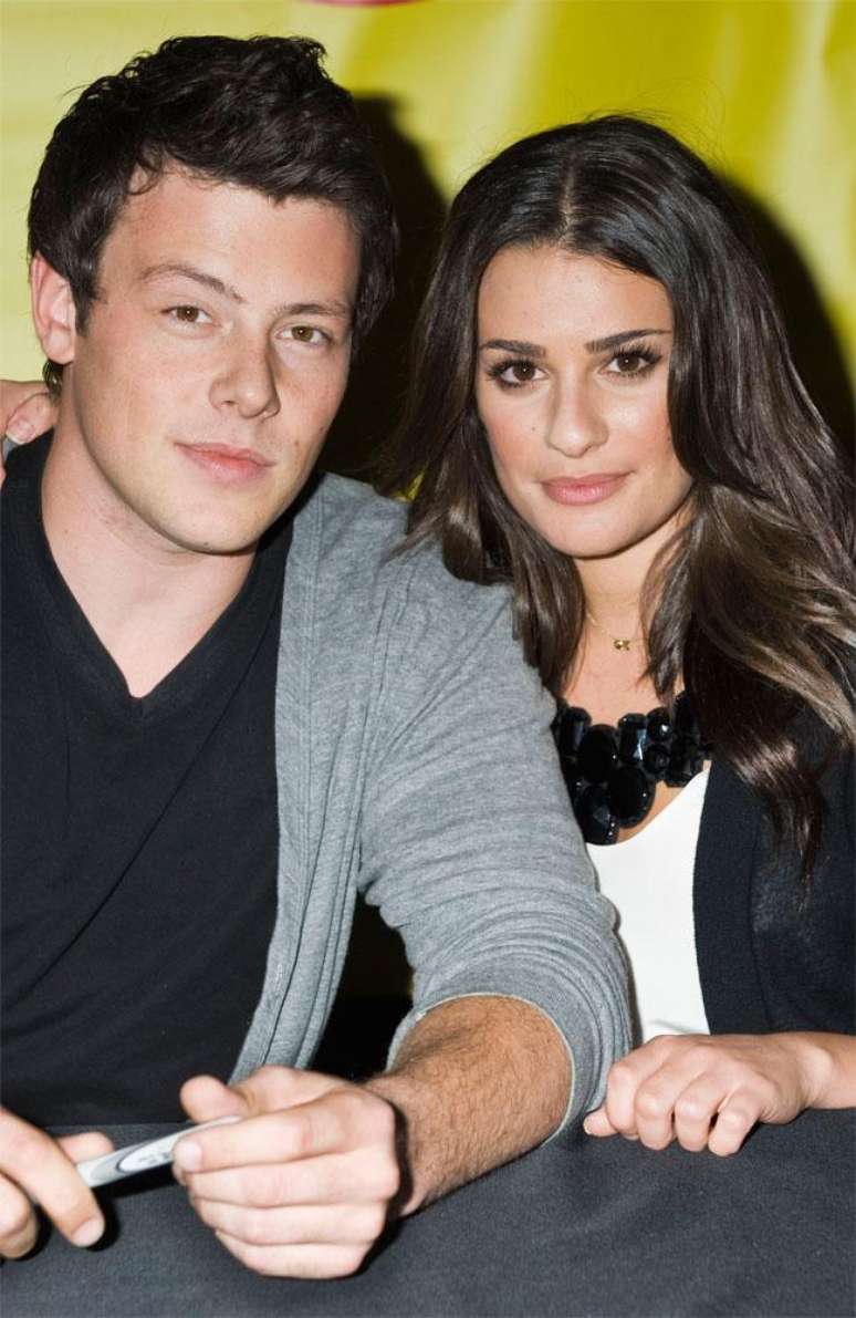 <p>Cory Monteith ao lado da namorada, a atriz de 'Glee' Lea Michele</p>