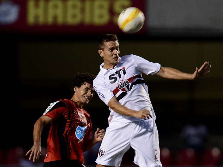 <p>Toloi jogou entre os titulares do São Paulo em vitória por 3 a 2 sobre o Ituano</p>