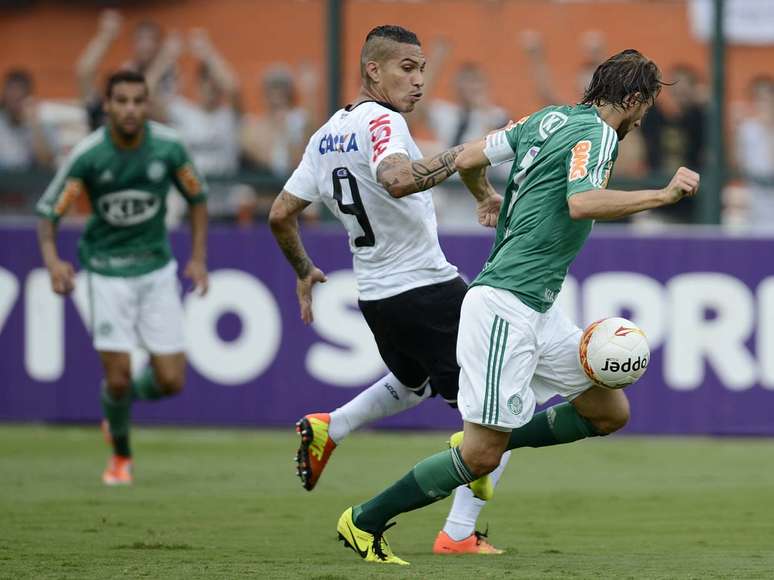 <p>Henrique teve bom desempenho e salvou a defesa palmeirense no clássico</p>