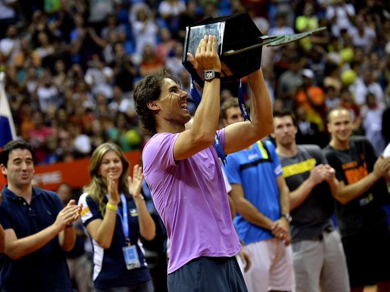 Nadal levatou troféu do Brasil Open de forma desajeitada