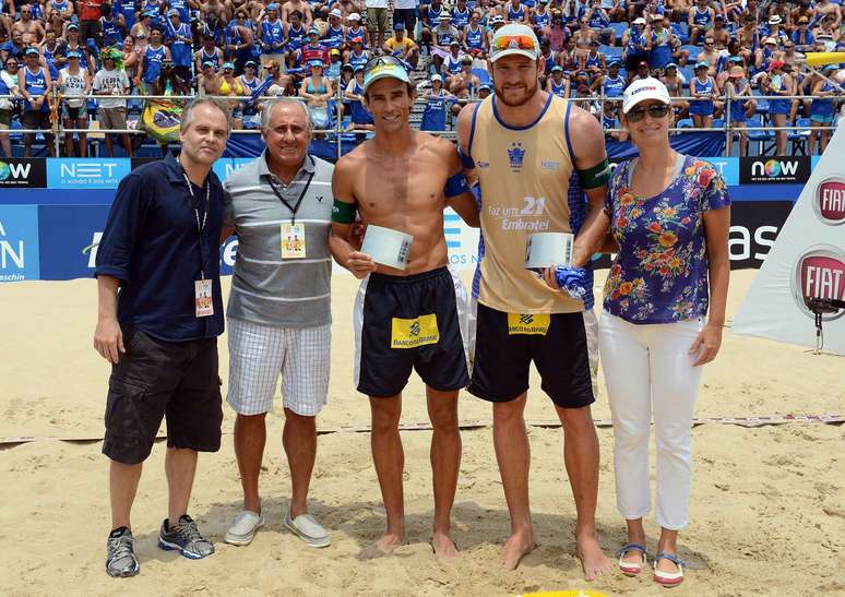 Emanuel e Alison na cerim&ocirc;nia de entrega das premia&ccedil;&otilde;es