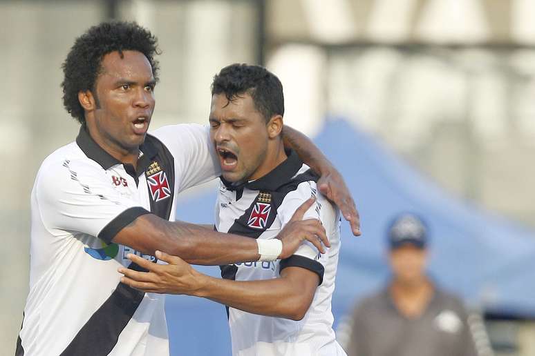 Com gol e assistência de Carlos Alberto, o Vasco venceu o Audax por 2 a 0 e alcançou a segunda colocação do Grupo A da Taça Guanabara